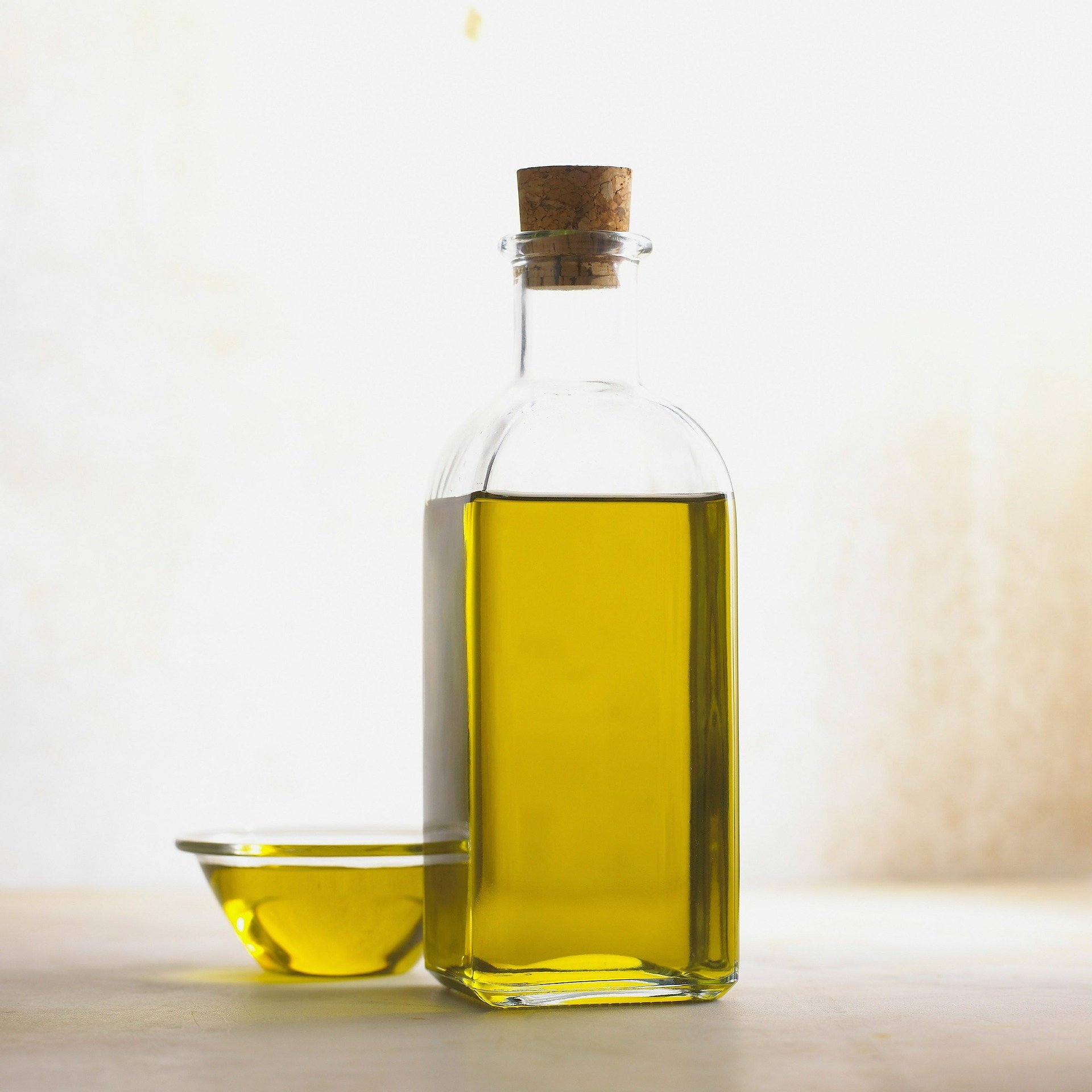 olive-oil-356102_1920-2